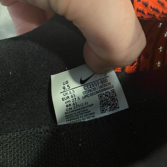 Nike Flyknit Sneakers - Picture 5 of 5